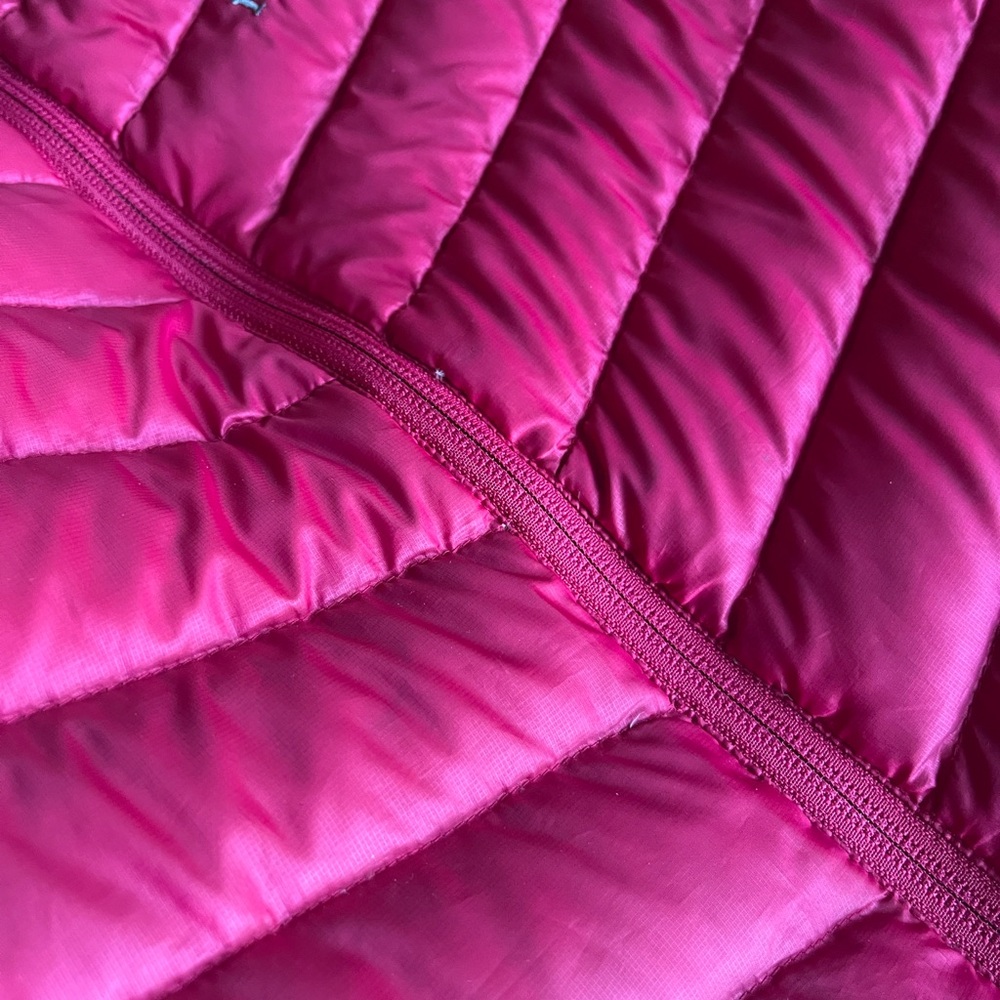 Marmot Women’s Pink 800 Fill XS Puffer Vest - Picture 5 of 15